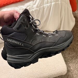 MERREL WOMEN HIKING BOOTS